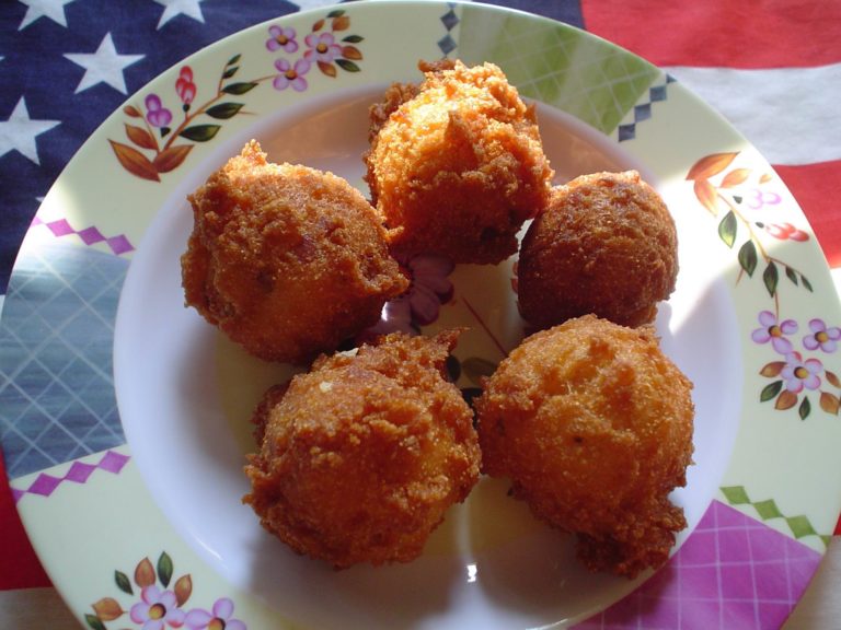 Hushpuppies - fritierte Maisbällchen