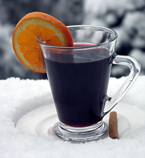 Hot Spiced Cranberry Punch (Preisselbeer-Punsch)