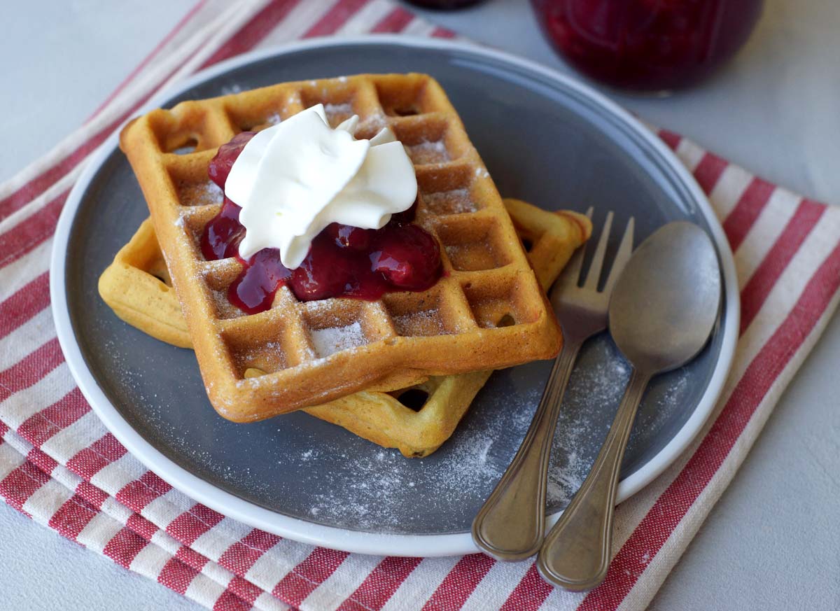 Amerikanisches Rezept für einfache Yeast Waffles
