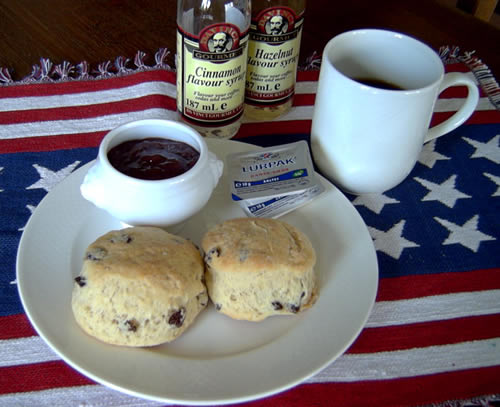 Rezept für Raison Scones - kleine Rosinenbrötchen ohne Hefe