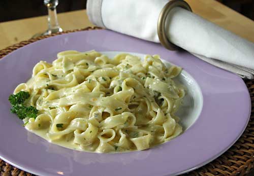 Fettucine Alfredo Blue (Pasta mit Käsesauce)