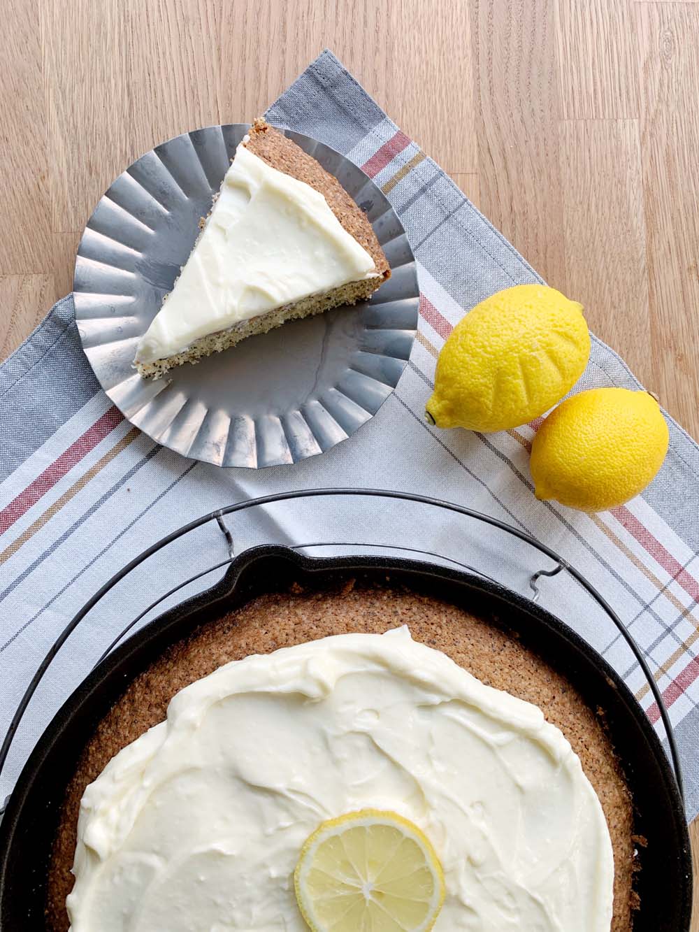 Lemon Poppy Seed Cake aus der Pfanne