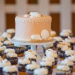 USA-Hochzeitstorte und Wedding Cupcakes