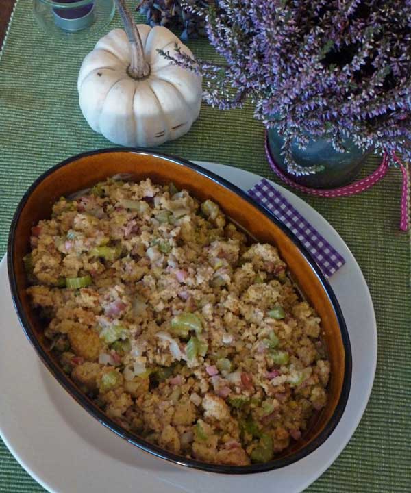 Corn, Leek and Nut Stuffing for Turkey (Truthahnfüllung mit Maisbrot)