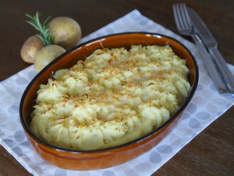 Cheesy Onion Mashed Potatoes (Kartoffelpüree mit Zwiebeln und Käse)