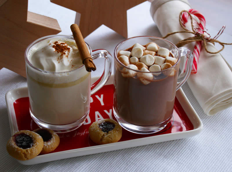 Hot chocolate – dark and white (heiße Schokolade) - USA kulinarisch