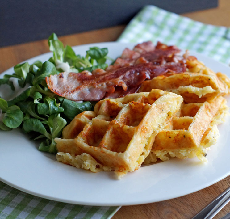 Bacon and Cheese Potato Waffles (Käse-Speck-Waffeln)