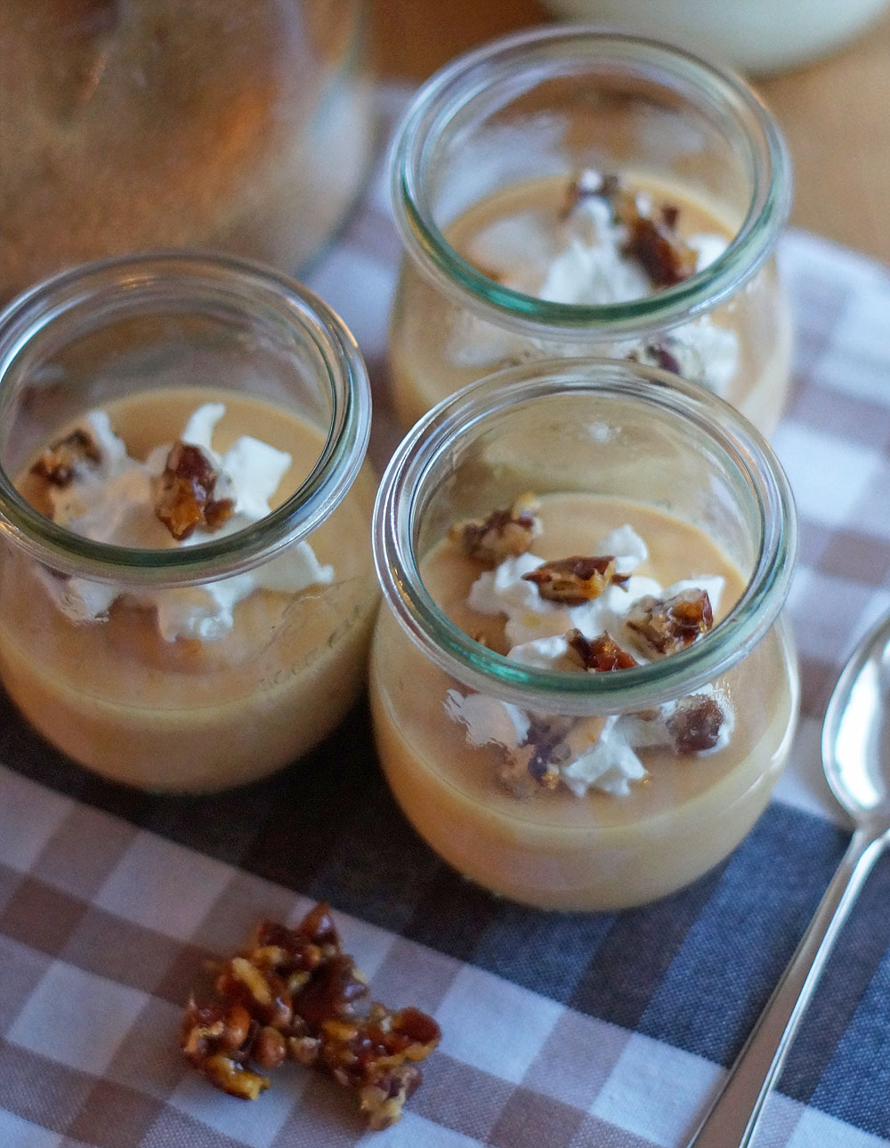 Salted Caramel Pudding with Pecans (Salzkaramell-Pudding) | USA kulinarisch