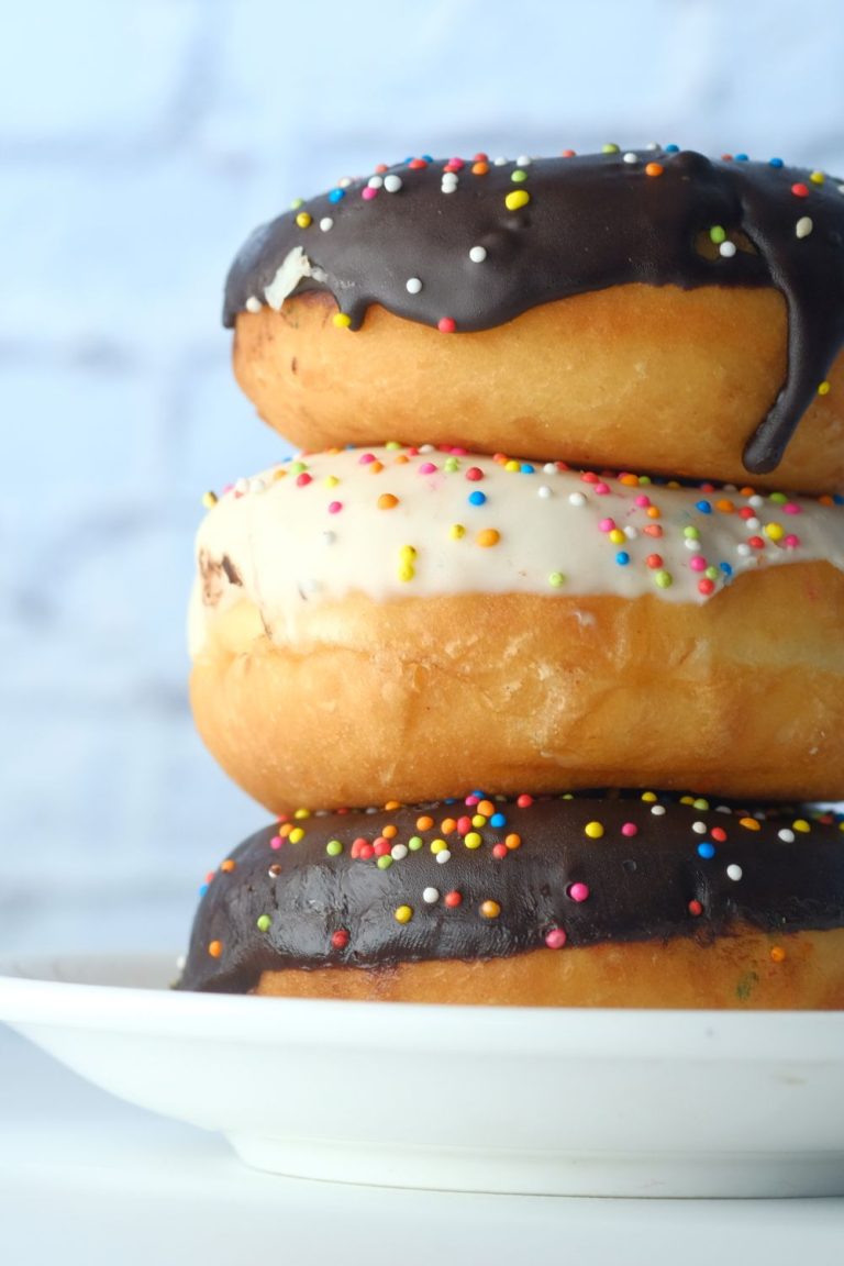 Donuts mit Hefe (Doughnuts Grundrezept)