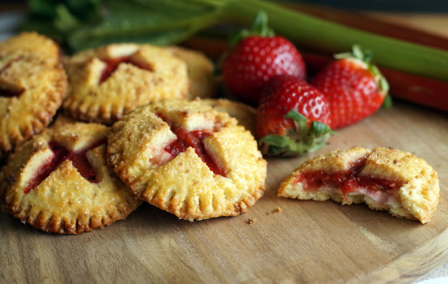 Fertige Rhubarb Hand Pies