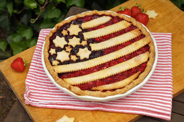 Workshop USA Flaggen Pie: Der fertige Erdbeerkuchen