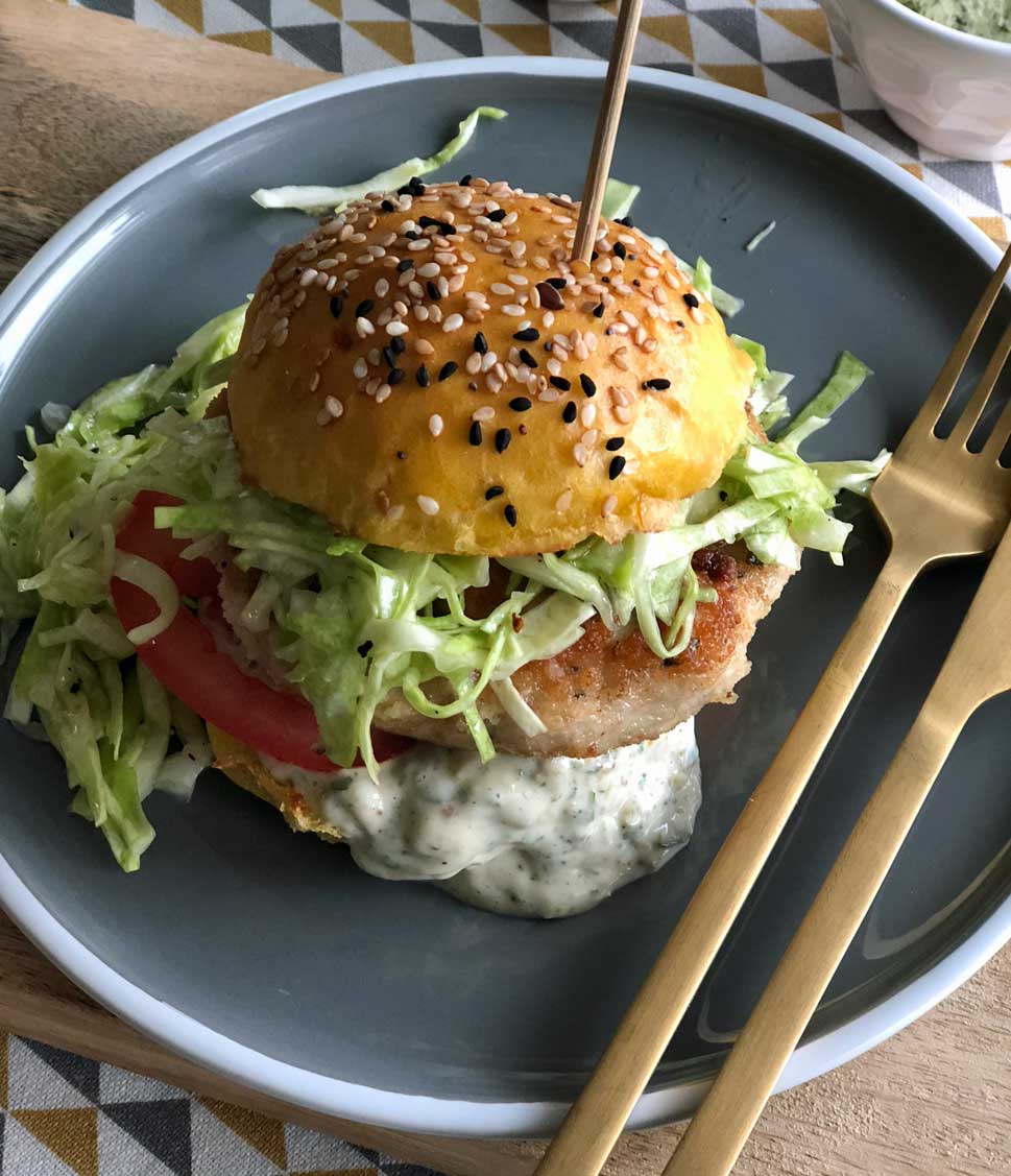 Salmon Burger (Lachs-Burger mit Spitzkohlsalat) | USA kulinarisch