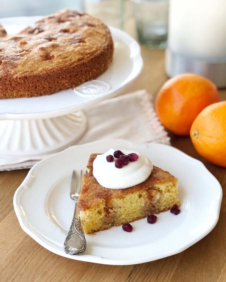 Orange and Pomegranate Cake (Orangen-Granatapfel-Kuchen)