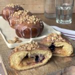 Donuts mit Erdnussbutter- und Geleefüllung