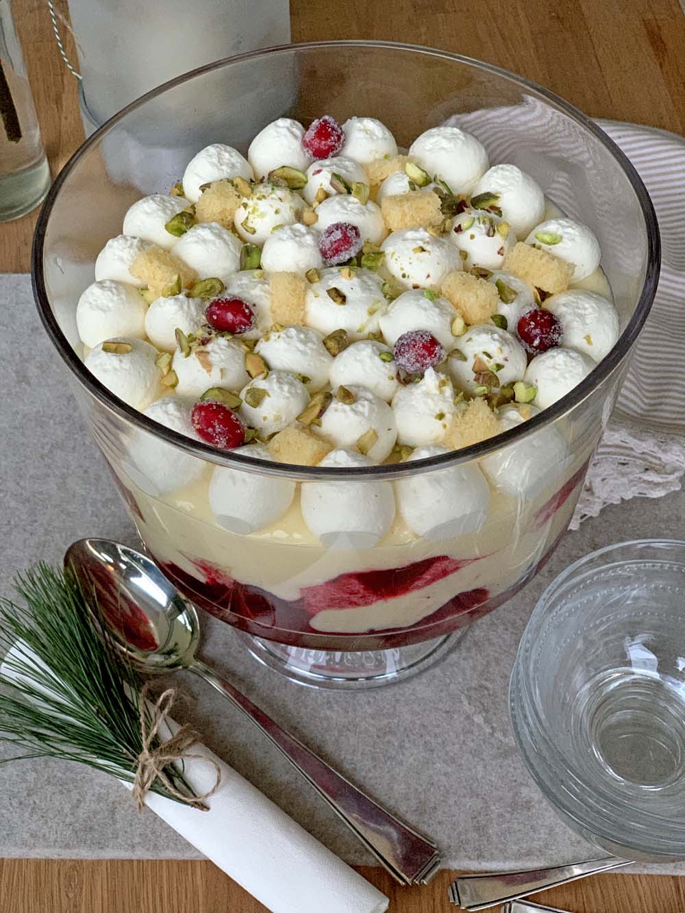 USA-Rezept für Trifle mit Cranberries, Kuchen und Pudding