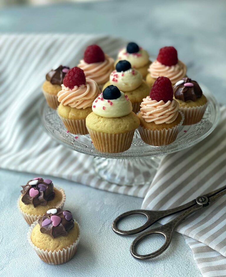 Mini-Cupcakes mit dreierlei Frosting