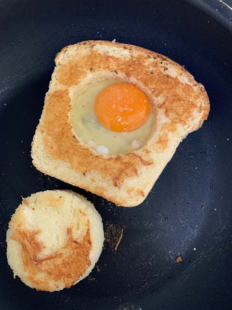 Egg in a hole (Toast mit Ei) | USA kulinarisch