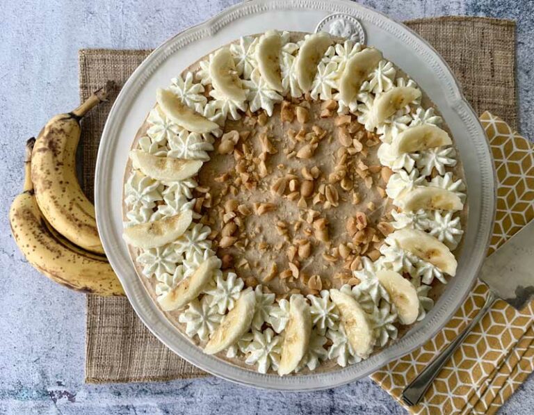 Frozen Banana Peanut Butter Cheesecake (Erdnuss-Eistorte)