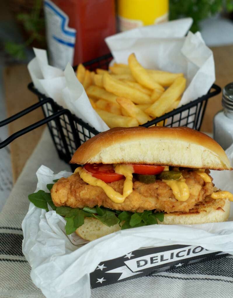 Homemade ChickfilASandwich (Chicken Burger) USA kulinarisch