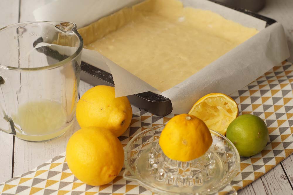 ZUbereitung der Lemon Bars / Zitronenschnitten