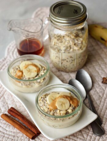 Amerikanisches Rezept für vegane Overnight Oats mit Erdnussbutter und Banane
