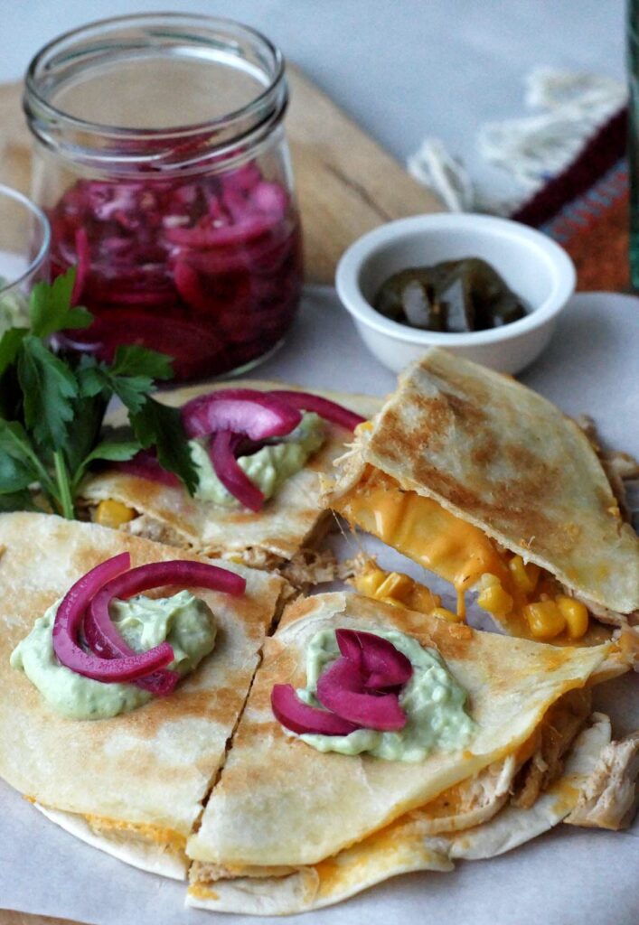 Cheesy Chicken Quesadillas (gefüllte Tortillas) | USA kulinarisch