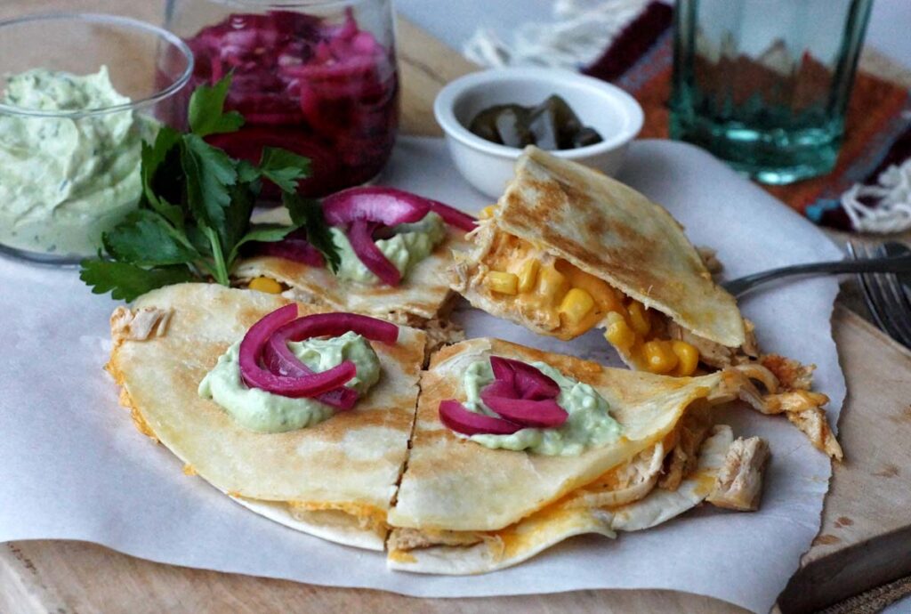 Cheesy Chicken Quesadillas (gefüllte Tortillas) | USA kulinarisch Cheesy Chicken Quesadillas (gefüllte Tortillas) | USA kulinarisch