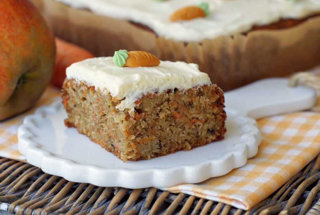 Morning Glory Cake (saftiger Möhren-Apfel-Kuchen) | USA kulinarisch Morning Glory Cake (saftiger Möhren-Apfel-Kuchen) | USA kulinarisch