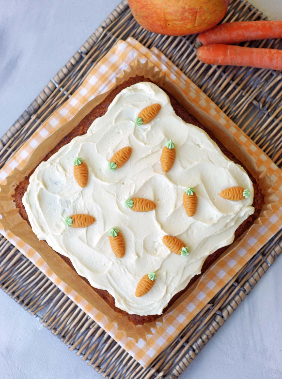 Morning Glory Cake (saftiger Möhren-Apfel-Kuchen) | USA kulinarisch Morning Glory Cake (saftiger Möhren-Apfel-Kuchen) | USA kulinarisch