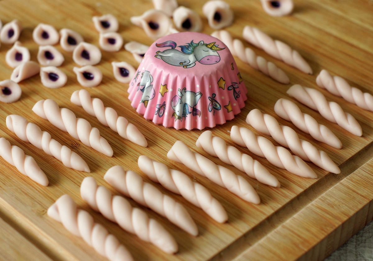 Fondantdekoration für die Einhorn-Cupcakes
